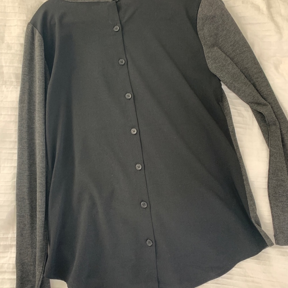 Button back blouse - Picture 3 of 3